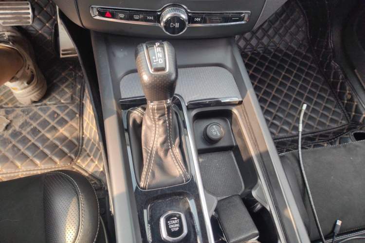 Used Volvo XC60 2019 T5 4x4 Zhiyuan Sport Edition China V Standard Gear Lever