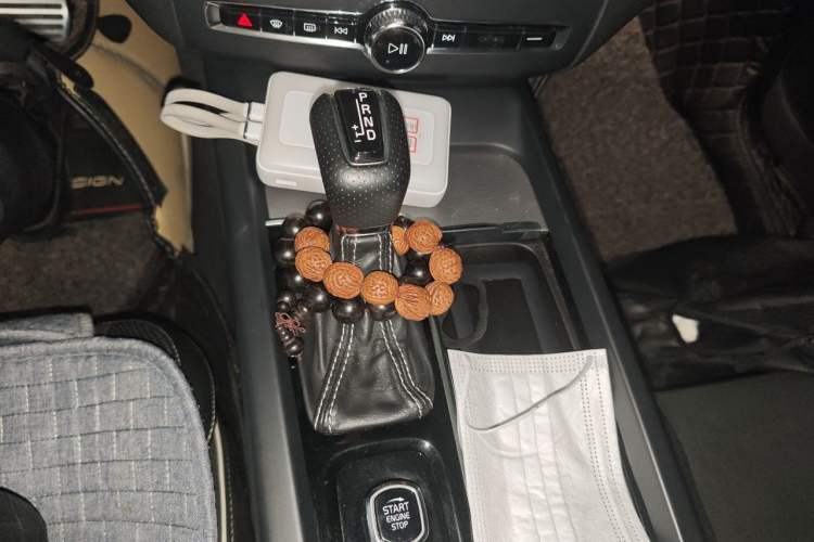 Used Volvo XC60 2019 T5 4x4 Smart & Dynamic Sport Edition China VI Standard Gear Lever