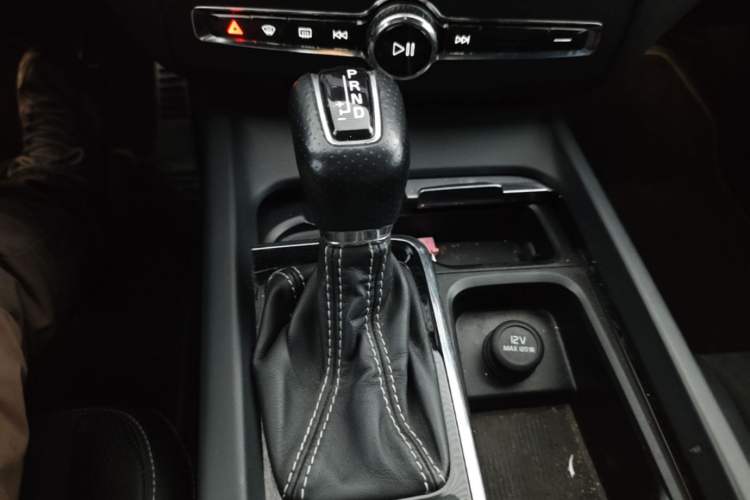 Used Volvo XC60 2019 T5 4x4 Zhiyuan Sport Edition China V Standard Gear Lever