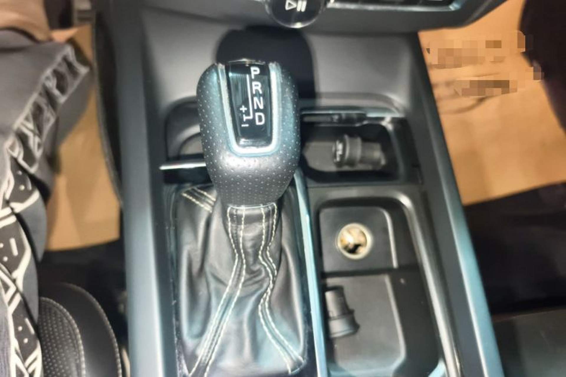 Used Volvo XC60 2019 T5 4x4 Smart & Dynamic Sport Edition China VI Standard Gear Lever