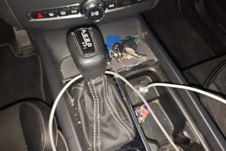 Used Volvo XC60 2019 T5 4x4 Zhiyuan Sport Edition China V Standard Gear Lever
