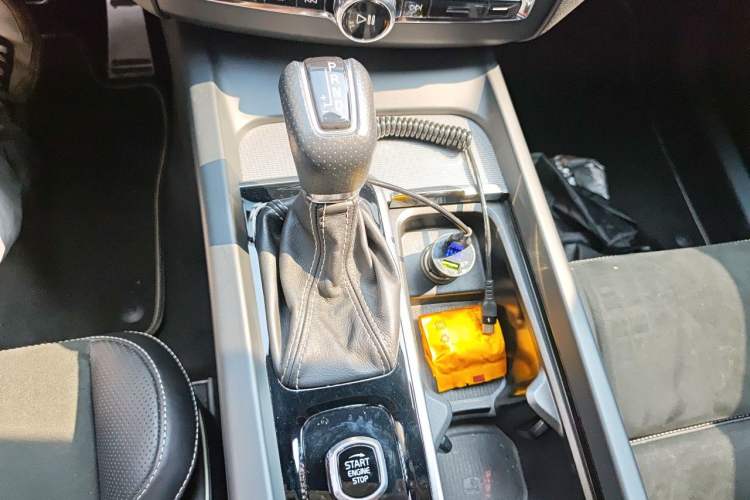 Used Volvo XC60 2019 T5 4x4 Zhiya Sport Edition China VI Standard Gear Lever