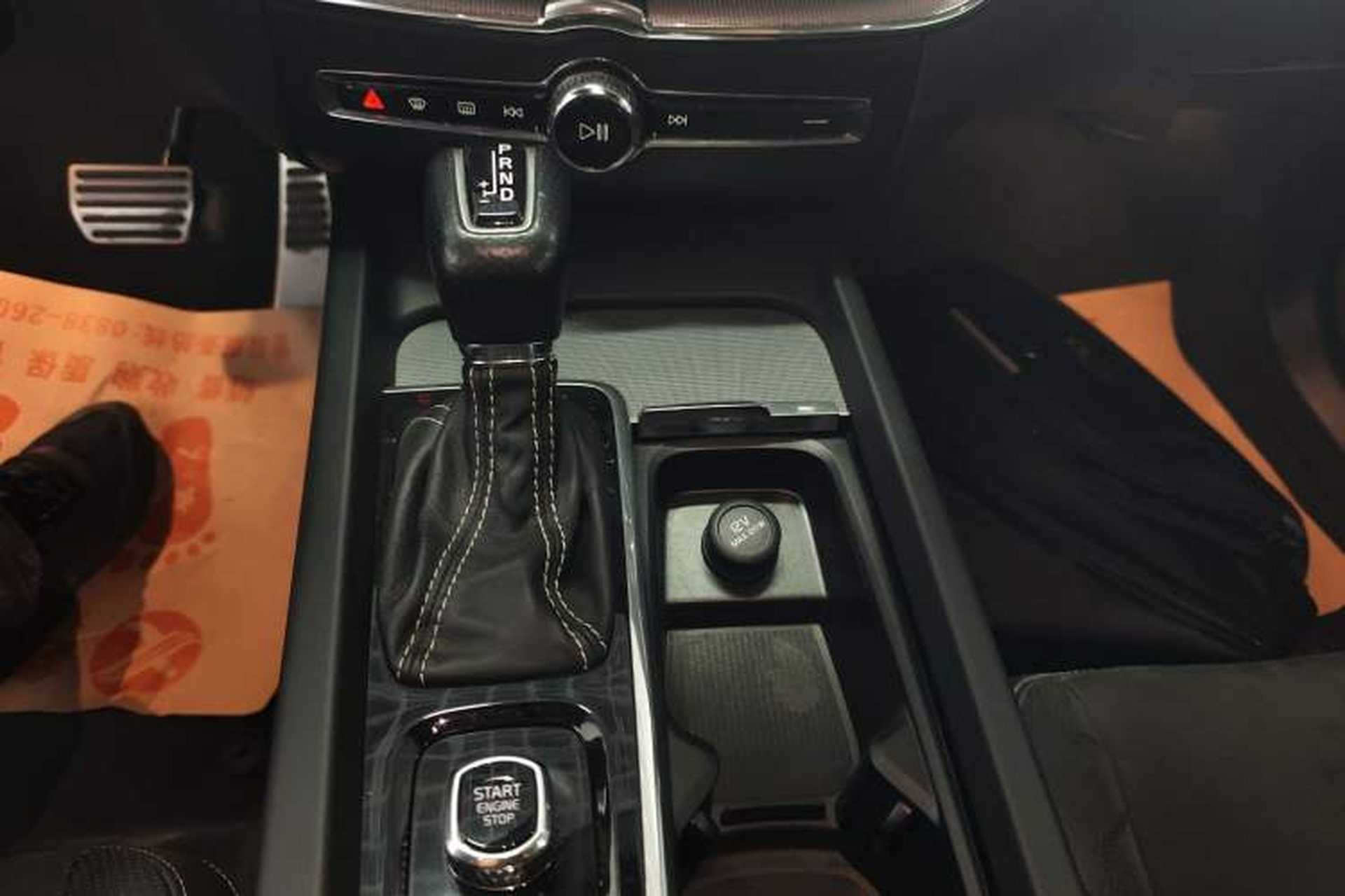 Used Volvo XC60 2019 T5 4x4 Smart & Dynamic Sport Edition China VI Standard Gear Lever