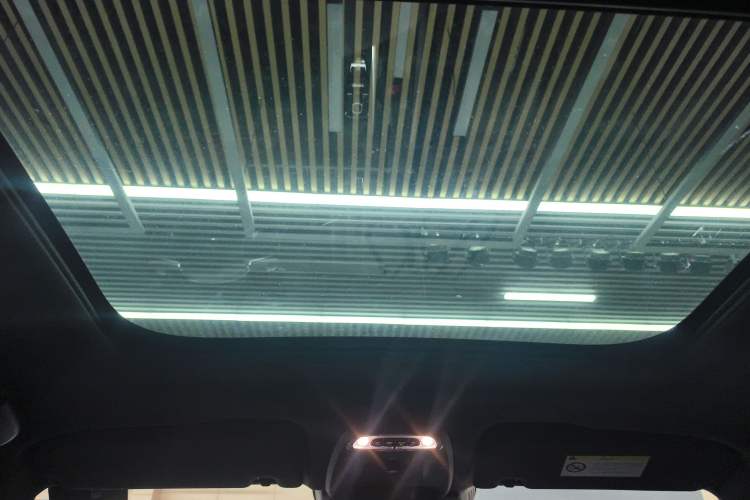 Used Volvo XC60 2019 T5 4x4 Smart & Dynamic Sport Edition China VI Standard Headliner