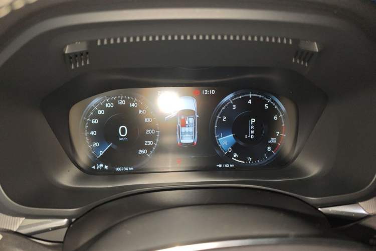 Used Volvo XC60 2019 T5 4x4 Smart & Dynamic Sport Edition China VI Standard Instrument Cluster