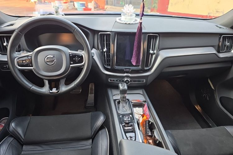 Used Volvo XC60 2019 T5 4x4 Zhiyuan Sport Edition China V Standard Interior 2