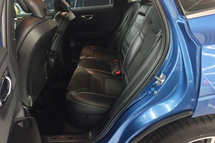 Used Volvo XC60 2019 T5 4x4 Smart & Dynamic Sport Edition China VI Standard Interior 4