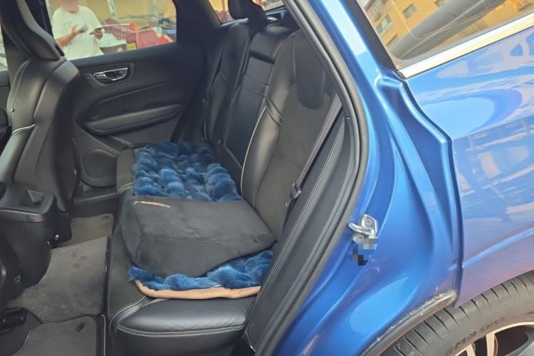 Used Volvo XC60 2019 T5 4x4 Zhiyuan Sport Edition China V Standard Interior 4