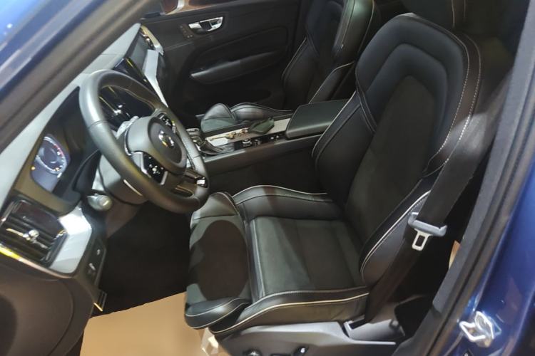 Used Volvo XC60 2019 T5 4x4 Smart & Dynamic Sport Edition China VI Standard Left Front Seat