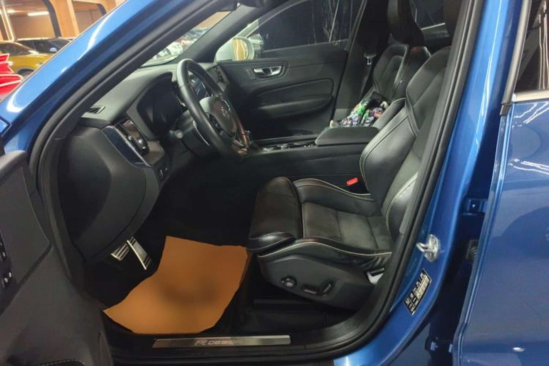 Used Volvo XC60 2019 T5 4x4 Smart & Dynamic Sport Edition China VI Standard Left Front Seat