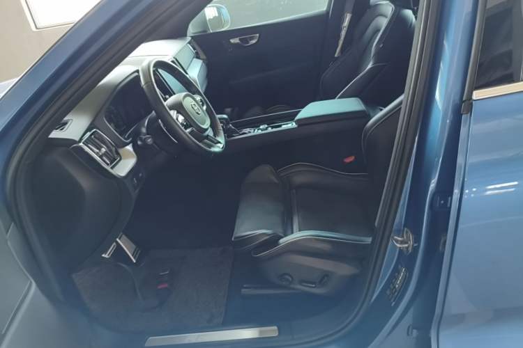 Used Volvo XC60 2019 T5 4x4 Smart & Dynamic Sport Edition China VI Standard Left Front Seat