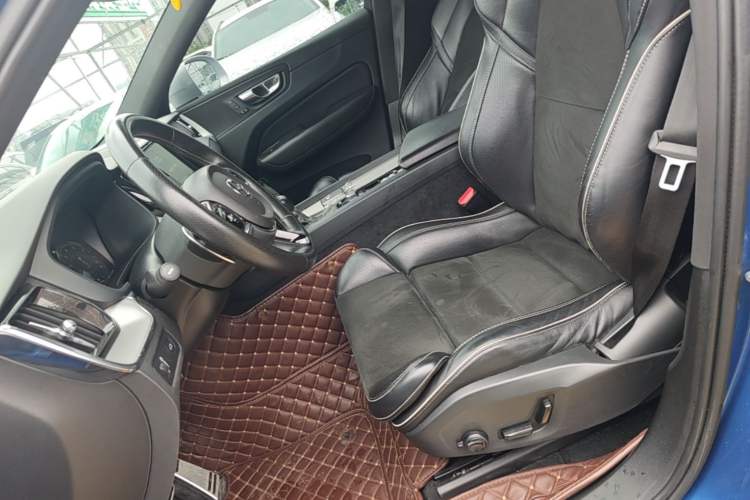 Used Volvo XC60 2019 T5 4x4 Smart & Dynamic Sport Edition China VI Standard Left Front Seat