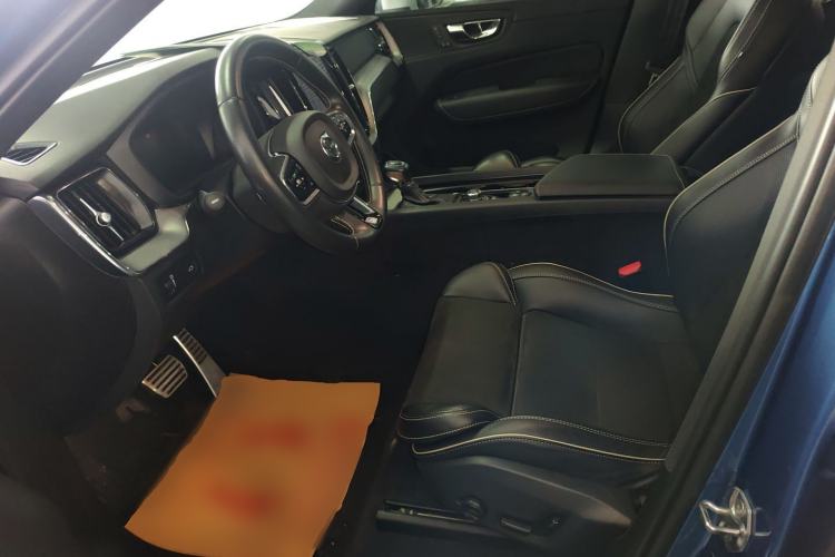 Used Volvo XC60 2019 T5 4x4 Smart & Dynamic Sport Edition China VI Standard Left Front Seat