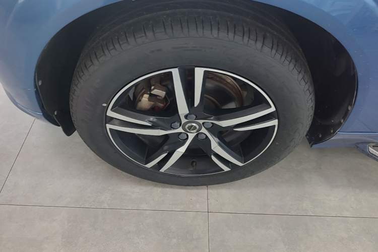 Used Volvo XC60 2019 T5 4x4 Smart & Dynamic Sport Edition China VI Standard Left Front Wheel Hub
