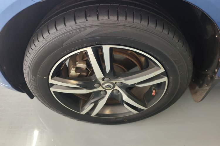 Used Volvo XC60 2019 T5 4x4 Smart & Dynamic Sport Edition China VI Standard Left Front Wheel Hub