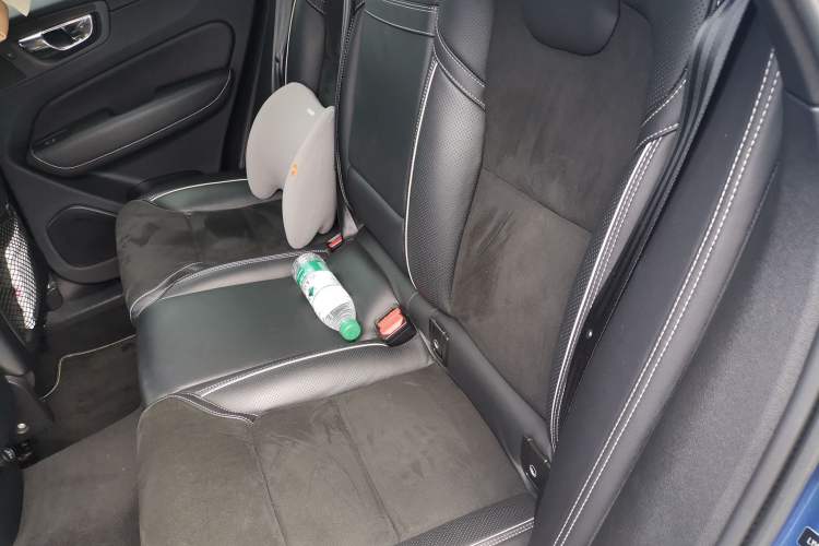 Used Volvo XC60 2019 T5 4x4 Smart & Dynamic Sport Edition China VI Standard Left Rear Seat