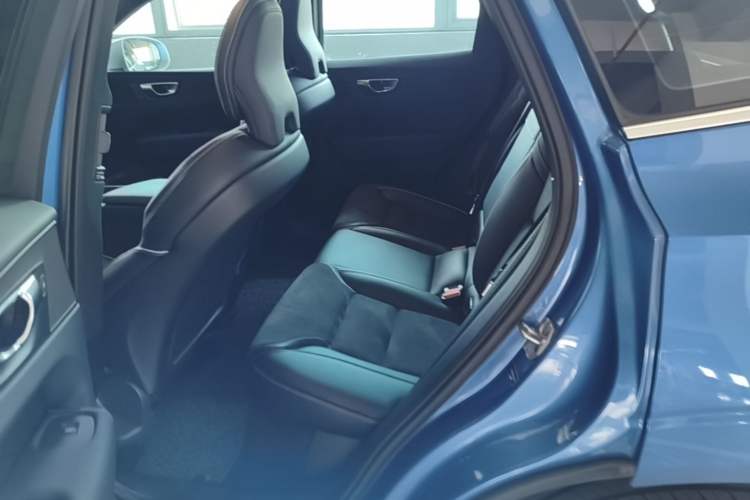 Used Volvo XC60 2019 T5 4x4 Smart & Dynamic Sport Edition China VI Standard Left Rear Seat