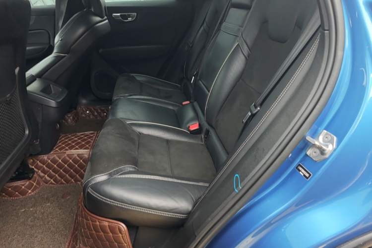 Used Volvo XC60 2019 T5 4x4 Smart & Dynamic Sport Edition China VI Standard Left Rear Seat