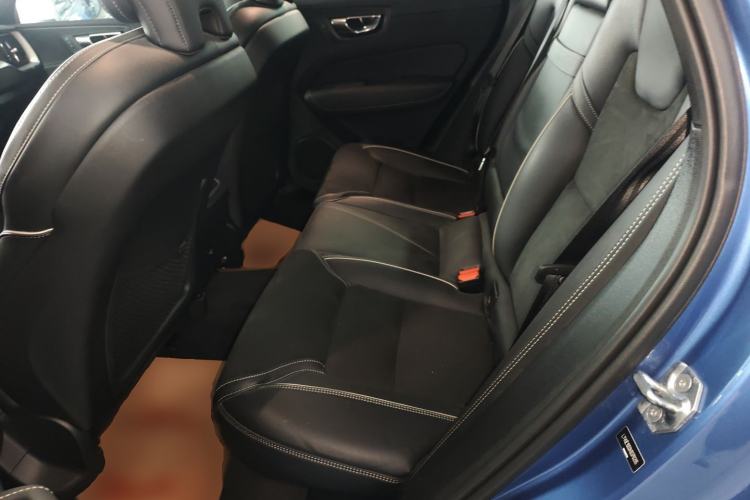 Used Volvo XC60 2019 T5 4x4 Smart & Dynamic Sport Edition China VI Standard Left Rear Seat
