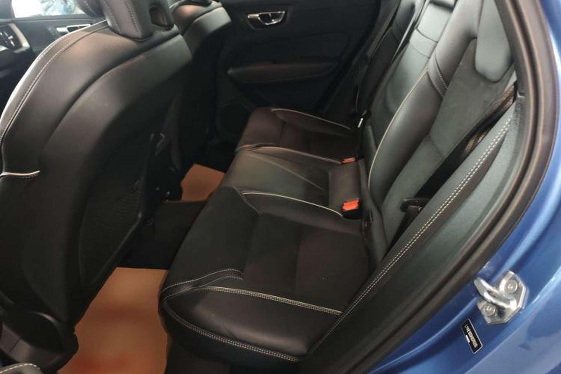 Used Volvo XC60 2019 T5 4x4 Smart & Dynamic Sport Edition China VI Standard Left Rear Seat