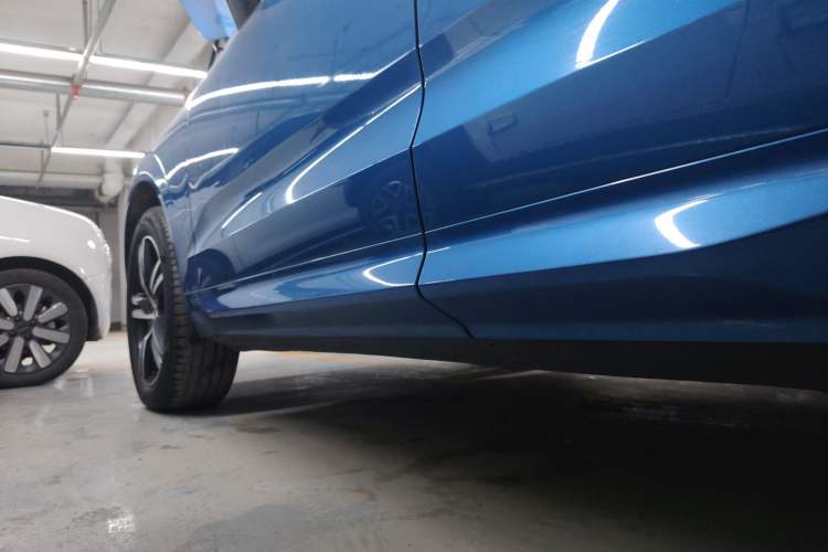 Used Volvo XC60 2019 T5 4x4 Zhiyuan Sport Edition China V Standard Left Side Sill