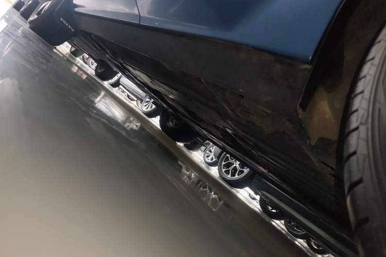 Used Volvo XC60 2019 T5 4x4 Smart & Dynamic Sport Edition China VI Standard Left Side Sill