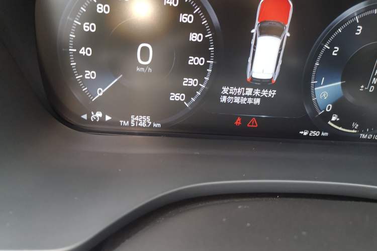 Used Volvo XC60 2019 T5 4x4 Smart & Dynamic Sport Edition China VI Standard Odometer Close Up