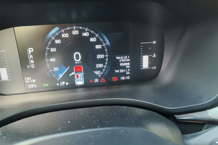 Used Volvo XC60 2019 T5 4x4 Smart Edition China V Standard Odometer Close Up