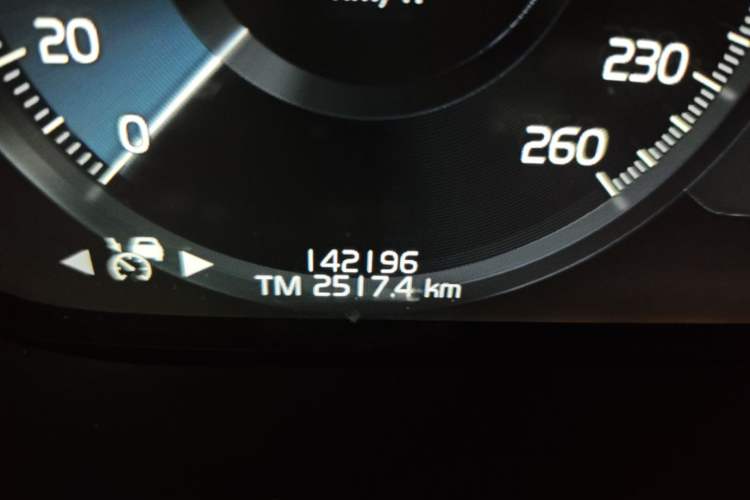 Used Volvo XC60 2019 T5 4x4 Zhiyuan Sport Edition China V Standard Odometer Close Up