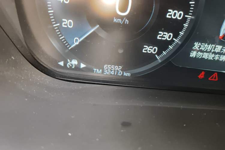 Used Volvo XC60 2019 T5 4x4 Smart Edition China V Standard Odometer Close Up