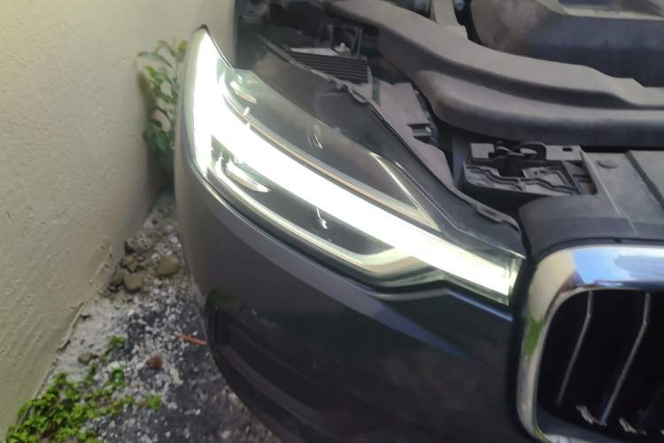 Used Volvo XC60 2019 T5 4x4 Smart Edition China V Standard Right Front Headlight