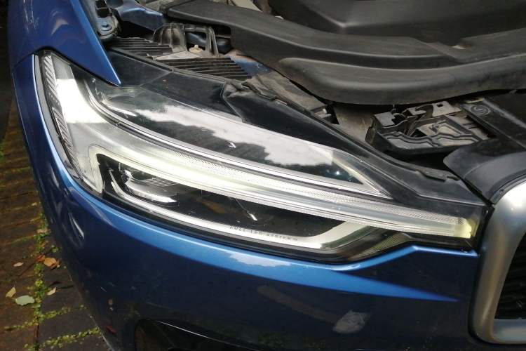 Used Volvo XC60 2019 T5 4x4 Smart & Dynamic Sport Edition China VI Standard Right Front Headlight