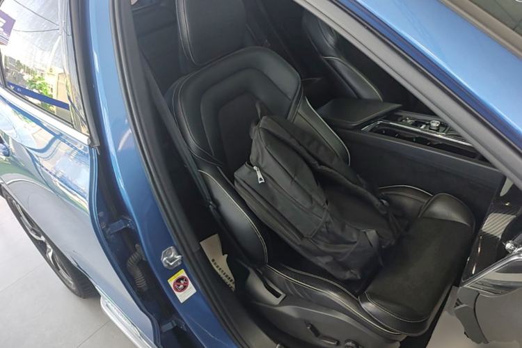 Used Volvo XC60 2019 T5 4x4 Smart & Dynamic Sport Edition China VI Standard Right Front Seat