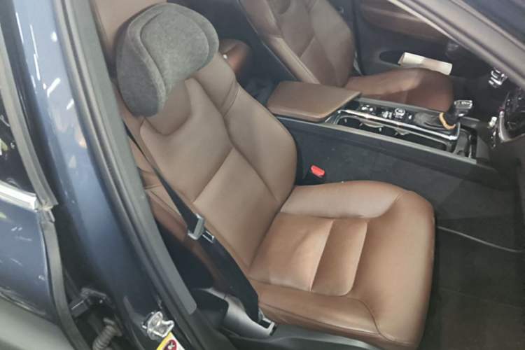 Used Volvo XC60 2019 T5 4x4 Smart Edition China V Standard Right Front Seat