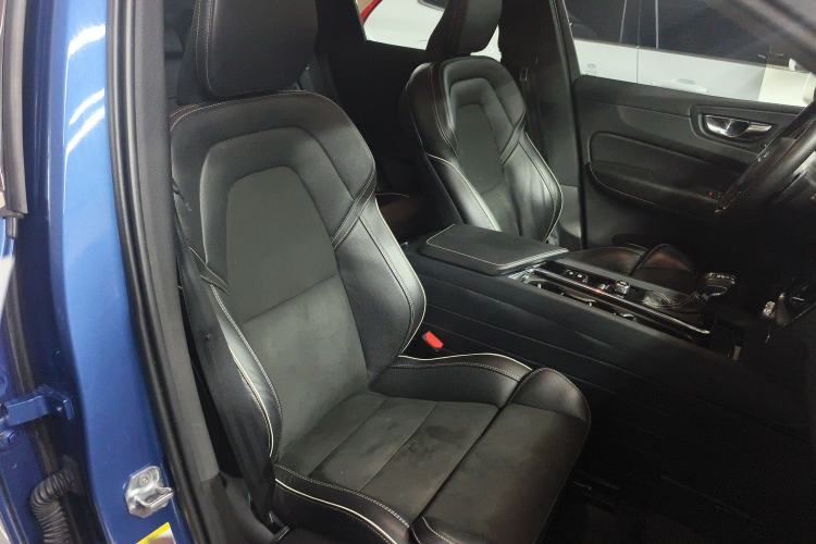 Used Volvo XC60 2019 T5 4x4 Smart & Dynamic Sport Edition China VI Standard Right Front Seat
