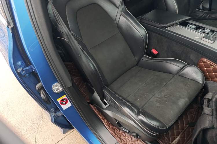 Used Volvo XC60 2019 T5 4x4 Smart & Dynamic Sport Edition China VI Standard Right Front Seat