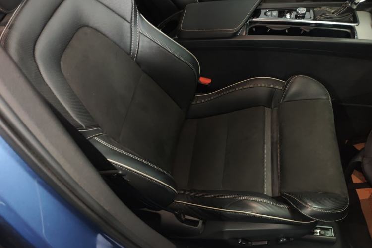 Used Volvo XC60 2019 T5 4x4 Smart & Dynamic Sport Edition China VI Standard Right Front Seat