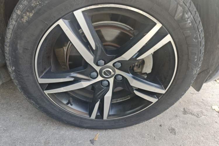 Used Volvo XC60 2019 T5 4x4 Zhiyuan Sport Edition China V Standard Right Front Wheel Hub