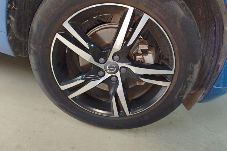 Used Volvo XC60 2019 T5 4x4 Zhiyuan Sport Edition China V Standard Right Front Wheel Hub
