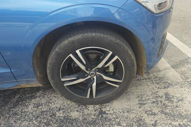 Used Volvo XC60 2019 T5 4x4 Zhiyuan Sport Edition China V Standard Right Front Wheel Hub
