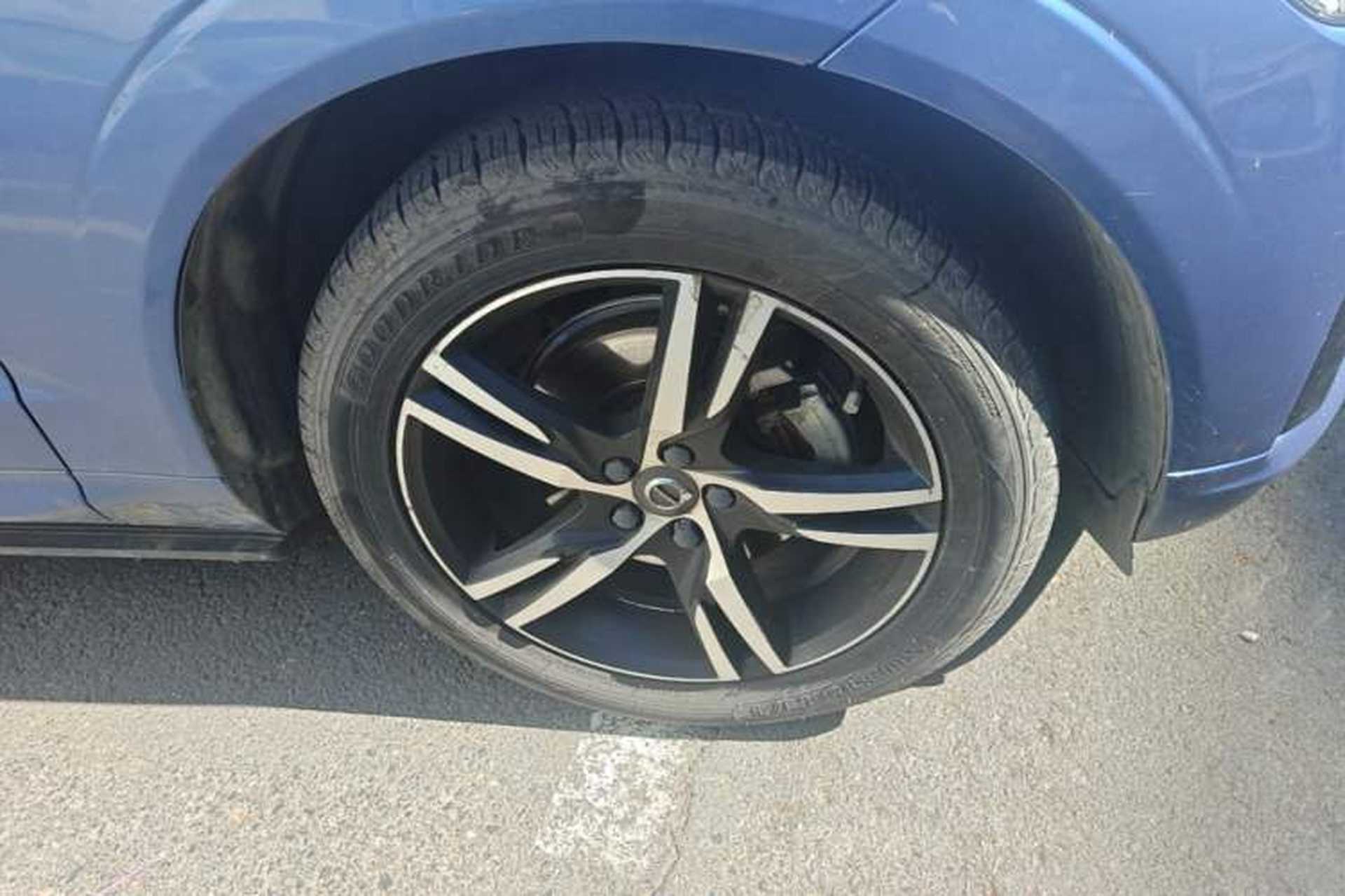Used Volvo XC60 2019 T5 4x4 Smart & Dynamic Sport Edition China VI Standard Right Front Wheel Hub