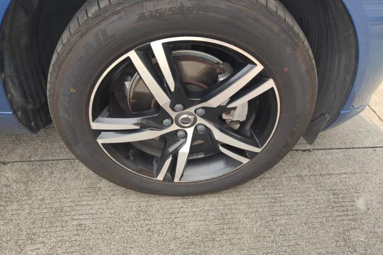 Used Volvo XC60 2019 T5 4x4 Zhiyuan Sport Edition China V Standard Right Front Wheel Hub