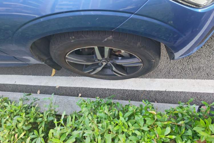 Used Volvo XC60 2019 T5 4x4 Zhiyuan Sport Edition China V Standard Right Front Wheel Hub