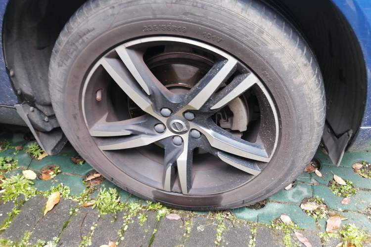 Used Volvo XC60 2019 T5 4x4 Smart & Dynamic Sport Edition China VI Standard Right Front Wheel Hub