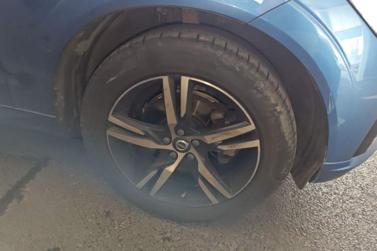 Used Volvo XC60 2019 T5 4x4 Zhiyuan Sport Edition China V Standard Right Front Wheel Hub