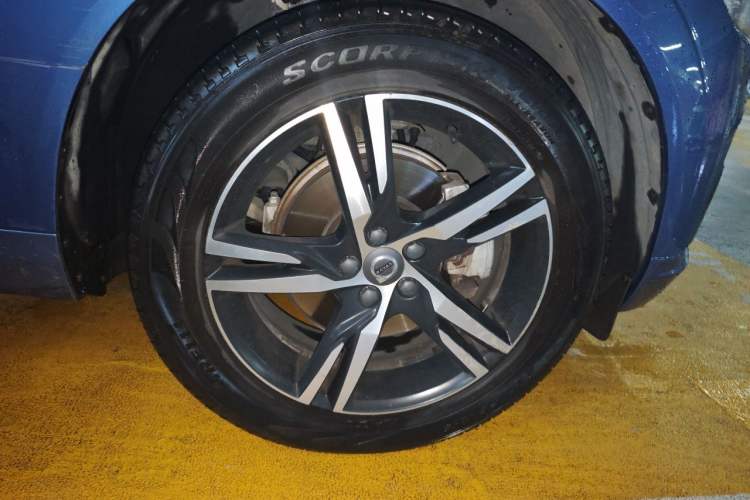 Used Volvo XC60 2019 T5 4x4 Zhiyuan Sport Edition China V Standard Right Front Wheel Hub