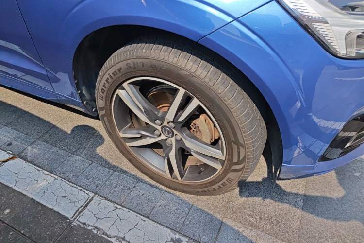 Used Volvo XC60 2019 T5 4x4 Zhiya Sport Edition China VI Standard Right Front Wheel Hub