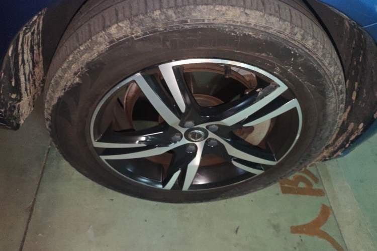 Used Volvo XC60 2019 T5 4x4 Zhiyuan Sport Edition China V Standard Right Front Wheel Hub