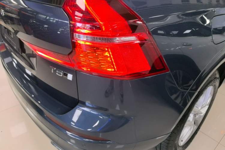 Used Volvo XC60 2019 T5 4x4 Smart Edition China VI Standard Right Rear Taillight