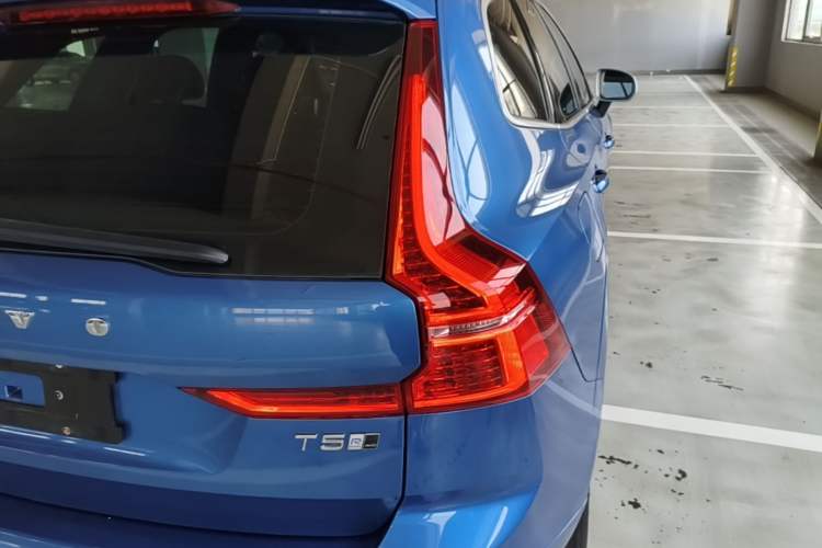 Used Volvo XC60 2019 T5 4x4 Smart & Dynamic Sport Edition China VI Standard Right Rear Taillight